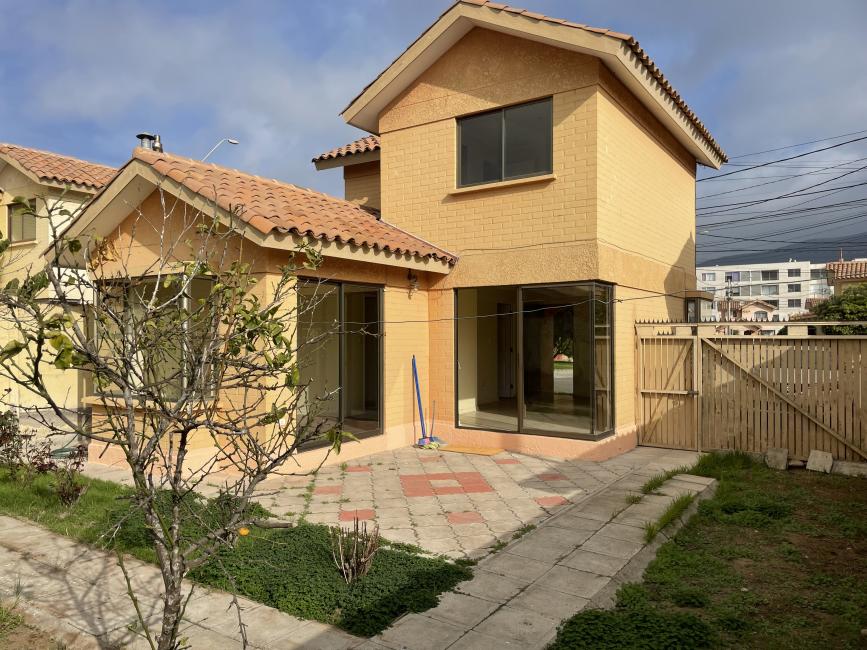 Condominio Nova La Florida- La Serena, cómoda y segura casa de dos pisos